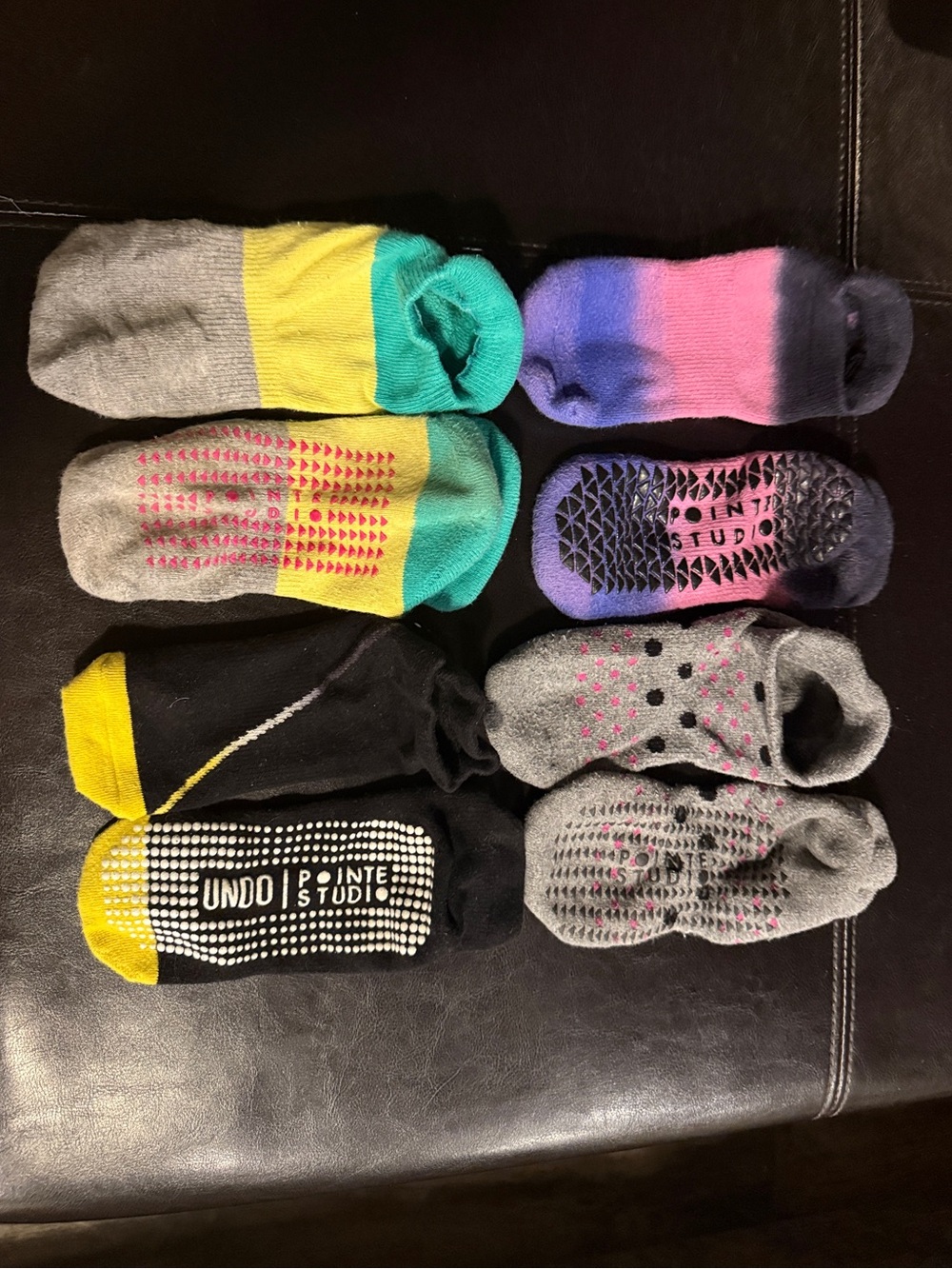 Pointe studio - lot of 4 pairs  Grip barre Socks -